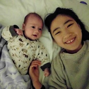 41歳で高齢出産した私の話|11歳年の差の姉弟の様子