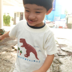 ティラノサウルス恐竜TシャツをTシャツトリニティでつくりました。